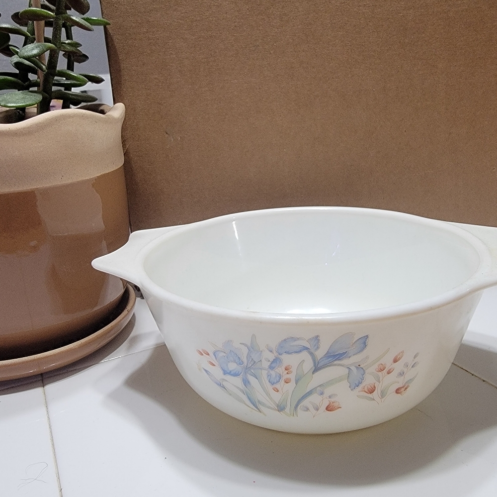 English Pyrex Cinderella bowl